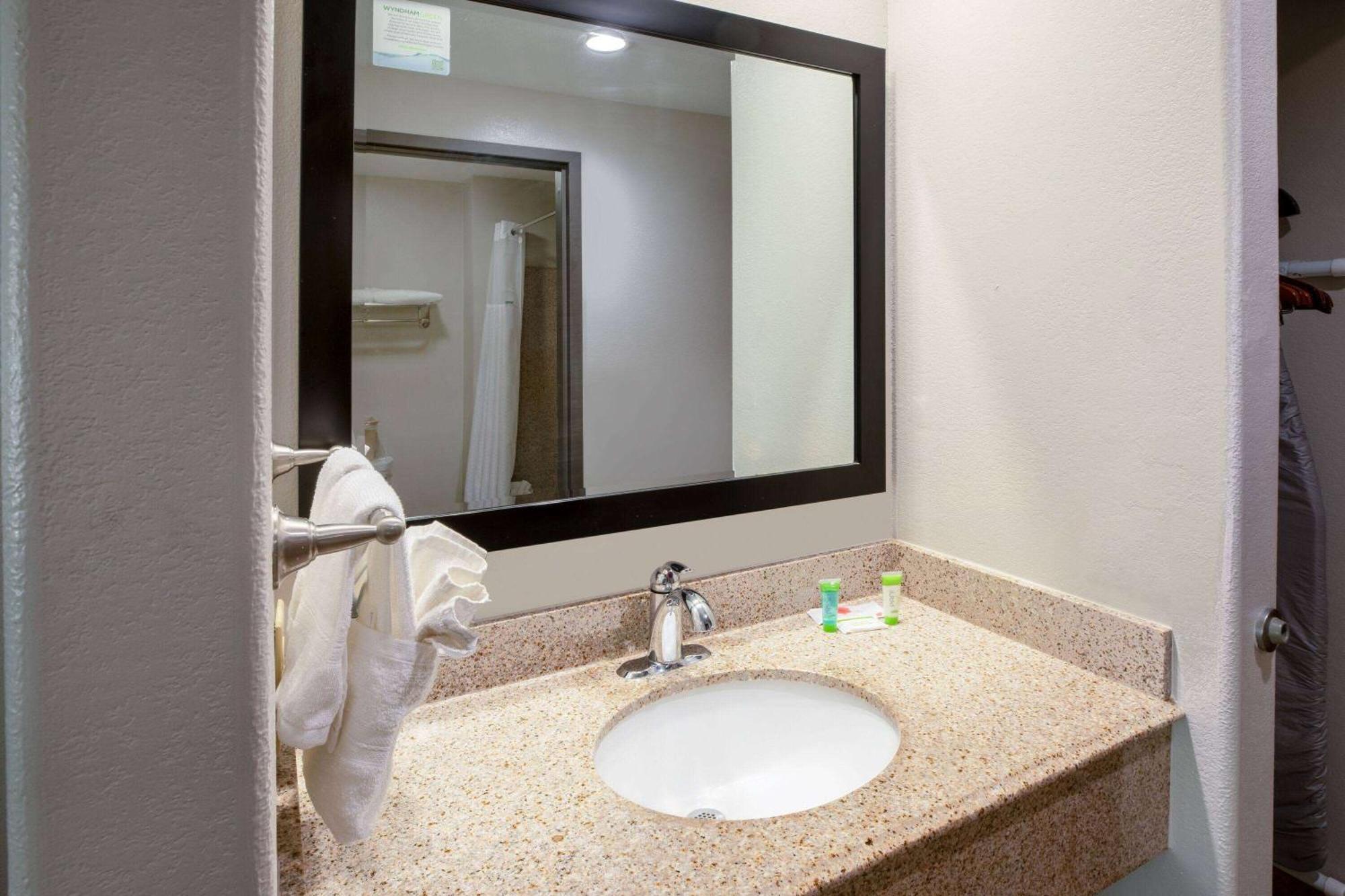 Days Inn By Wyndham Baton Rouge I-10 Prairieville Eksteriør bilde